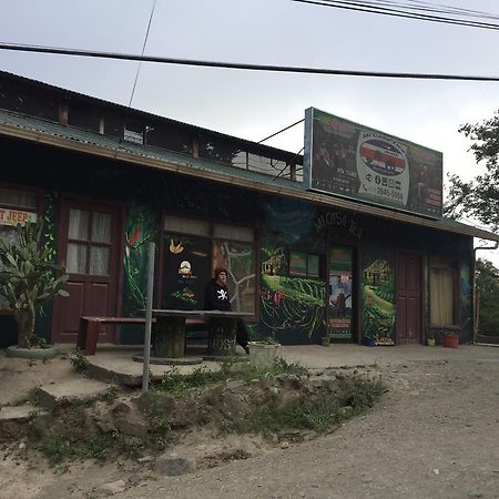 Mi Casa Tica Hostel Monteverde Exterior photo